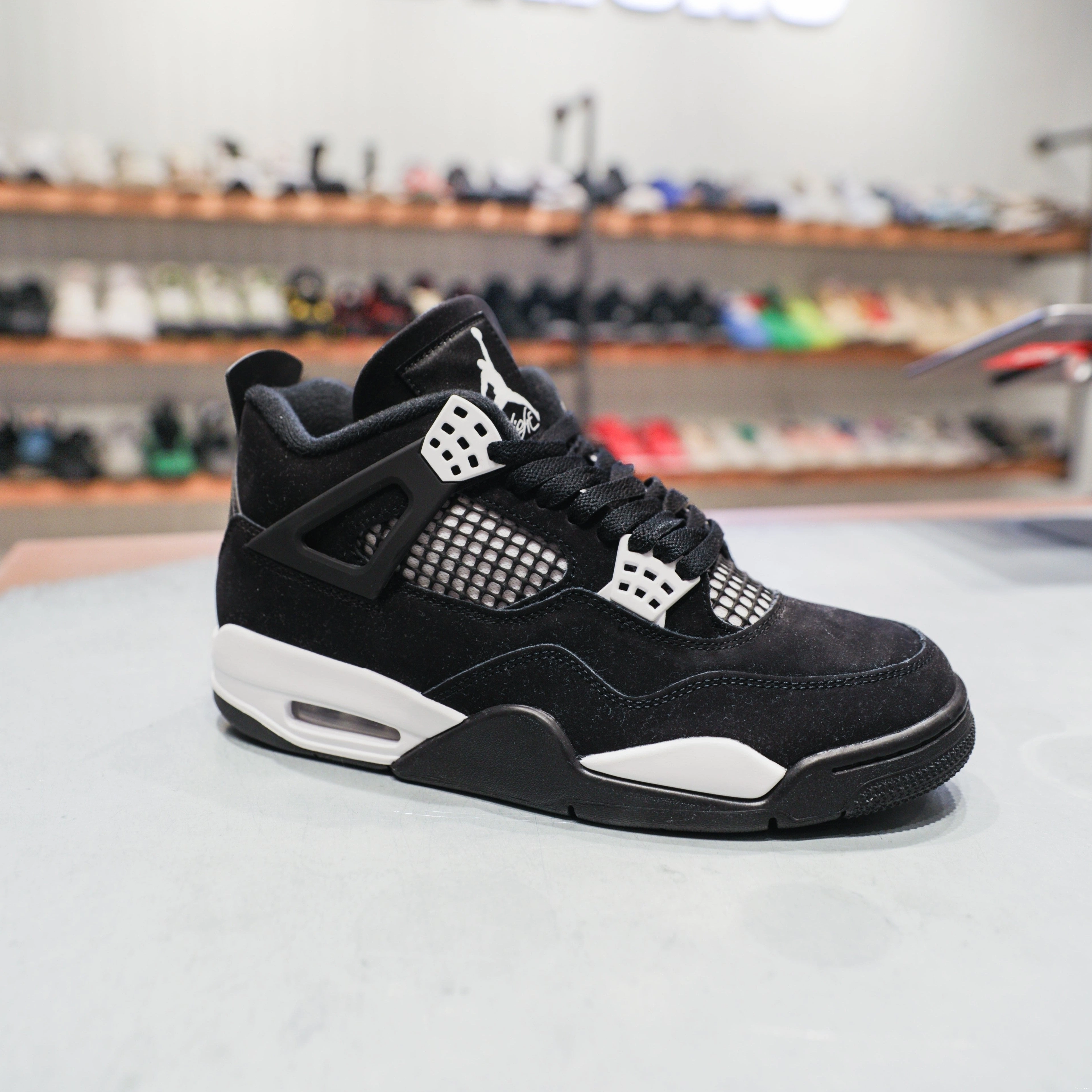 Retro Jordan Thunder White 4 0722